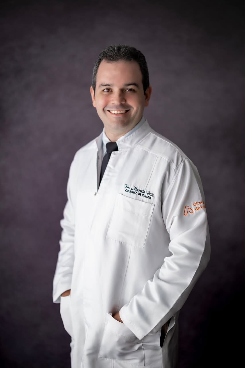 Dr. Marcelo Brito de jaleco